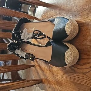 BESTELLE WEDGES WOMNES SIZE 41